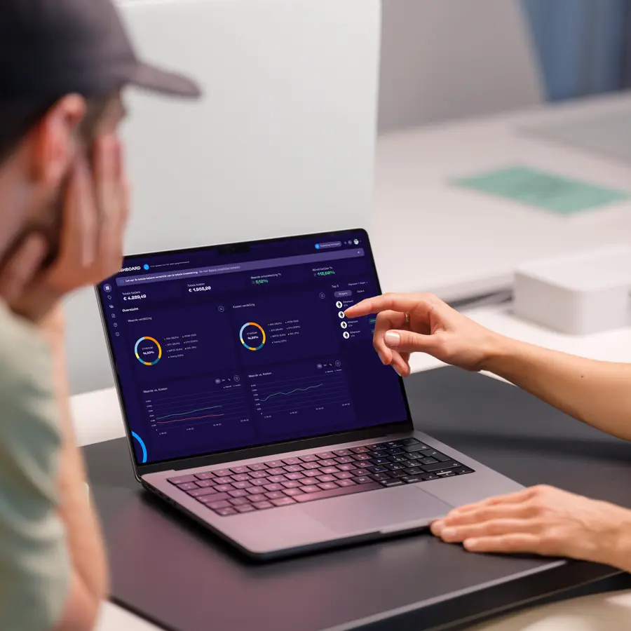 On The Chain portfolio-app interface met overzicht van crypto-investeringen en marktinformatie.